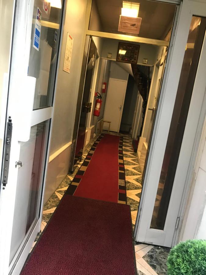Fm Hotel Parigi Esterno foto